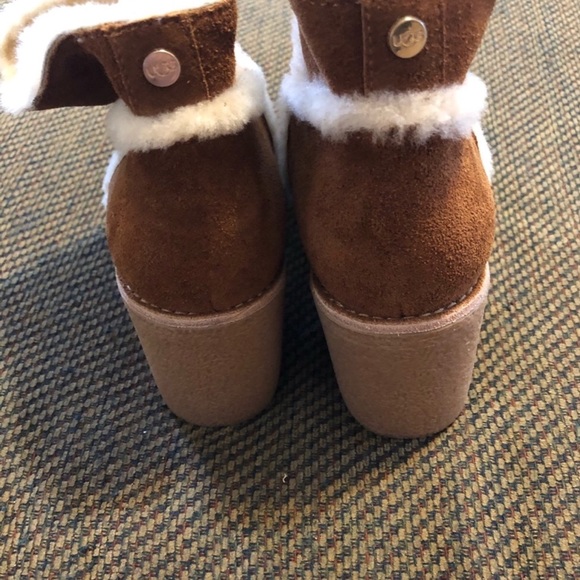 UGG Suede Ankle boots - Picture 6 of 8